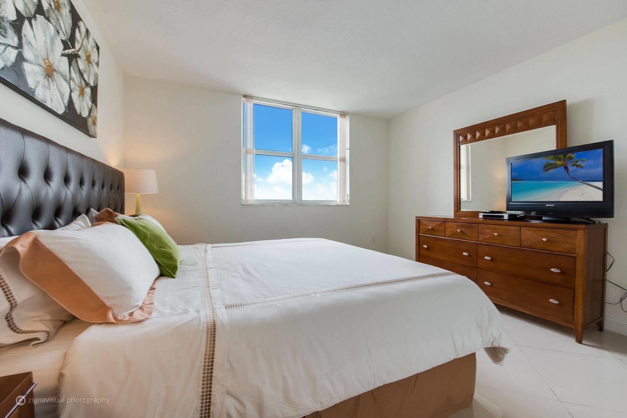 Churchill Suites Miami Brickell - One Broadway Eksteriør billede